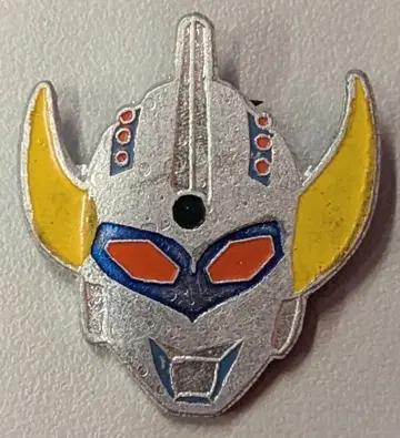 소학관 배지 울트라맨 T/머리 정면/뿔 노랑색/눈 주위 파랑