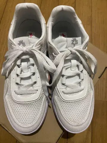 w6yz 화이트 스니커즈 37