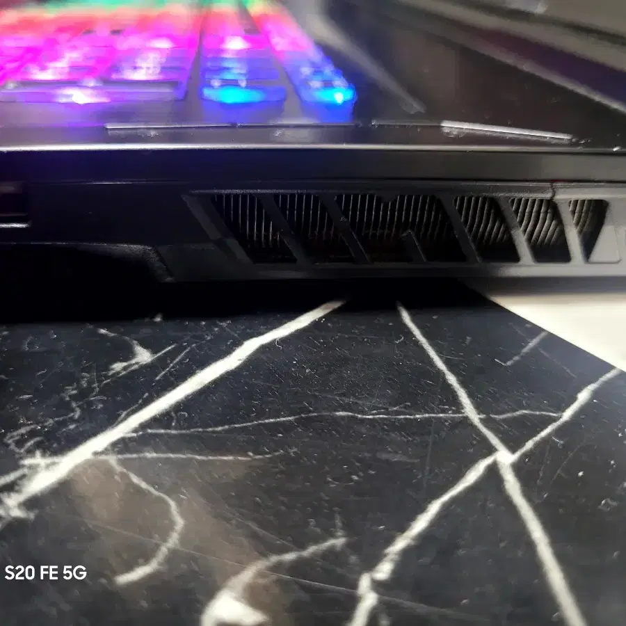 17.3인치 GTX 1070 Msi 게이밍 노트북 팝니다.