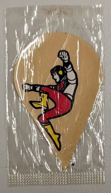 마루미야 에이트맨 씰 오른쪽을 향해 팔을 벌리고 날아오르다/물방울형