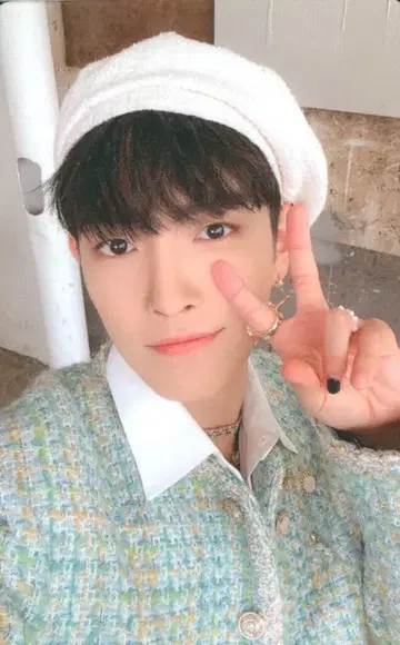 ATEEZ HONG JOONG 2024 시즌 인사 B