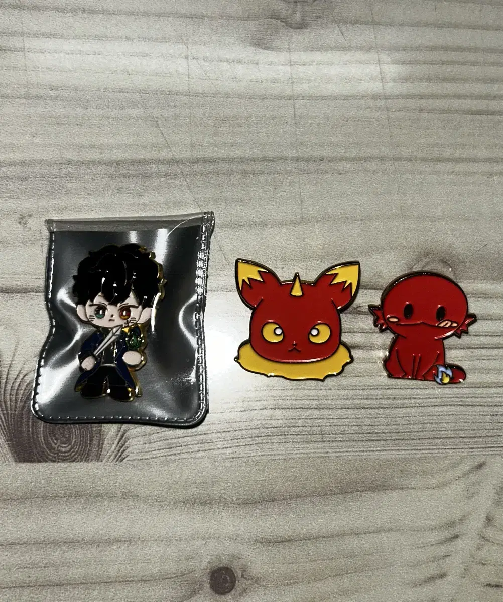 Naisu-kyu / S-kyu badges and keyring s I've raised in bulk sale