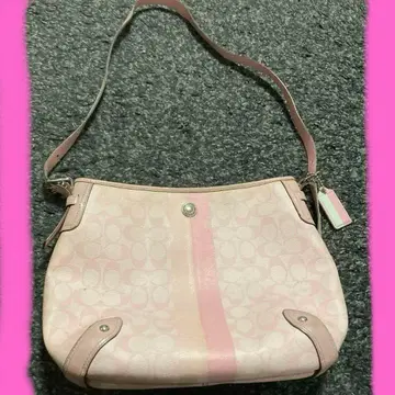 COACH 핑크 가죽 숄더백 스트라이프 디자인