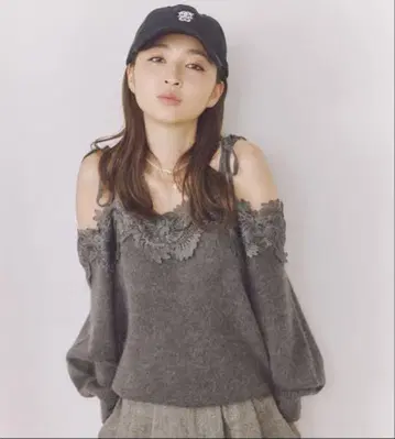SNIDEL 레이스 트리밍 오프숄더 풀오버