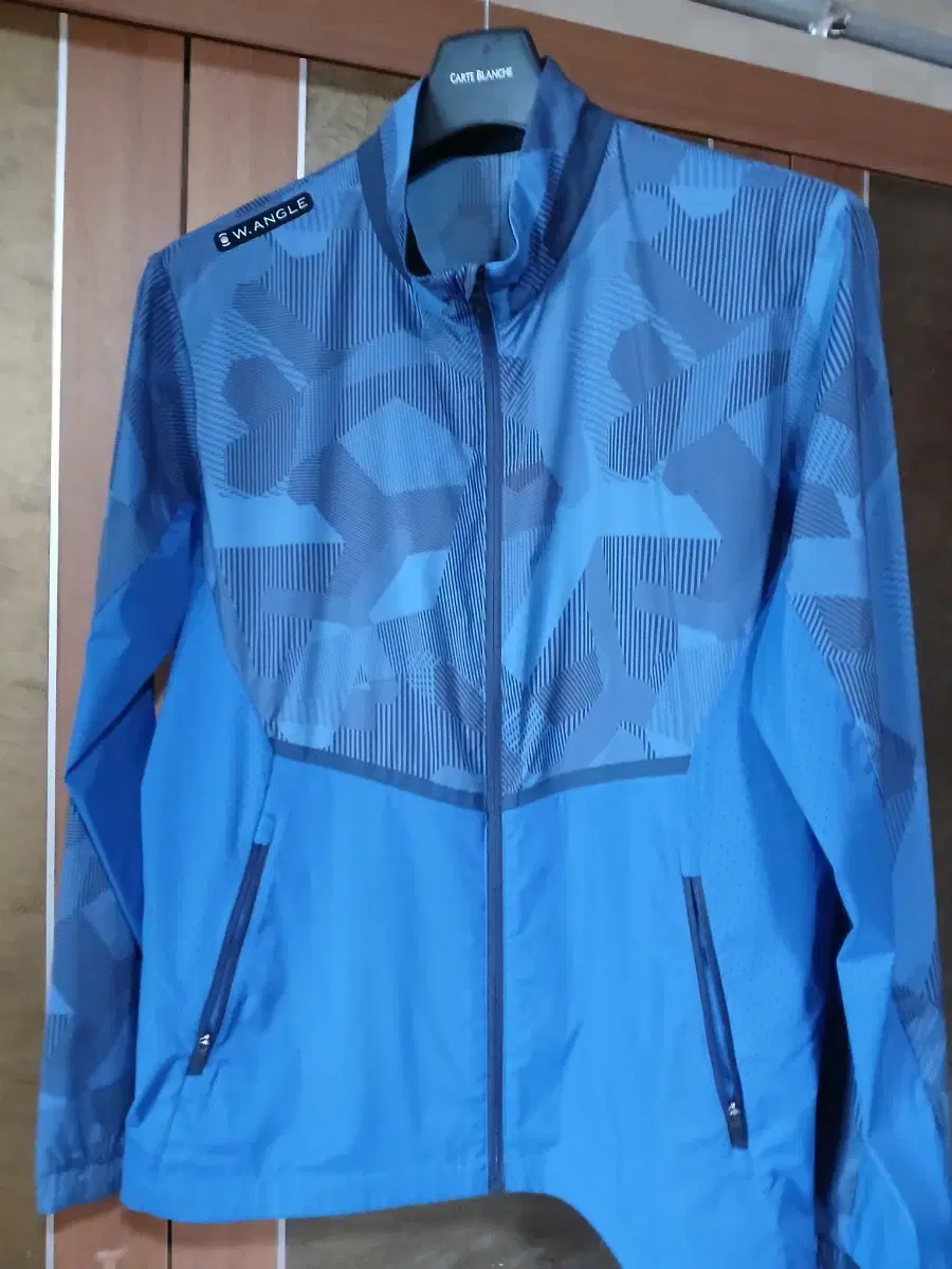 New product. Golf W.angle. Windbreaker. Size 100