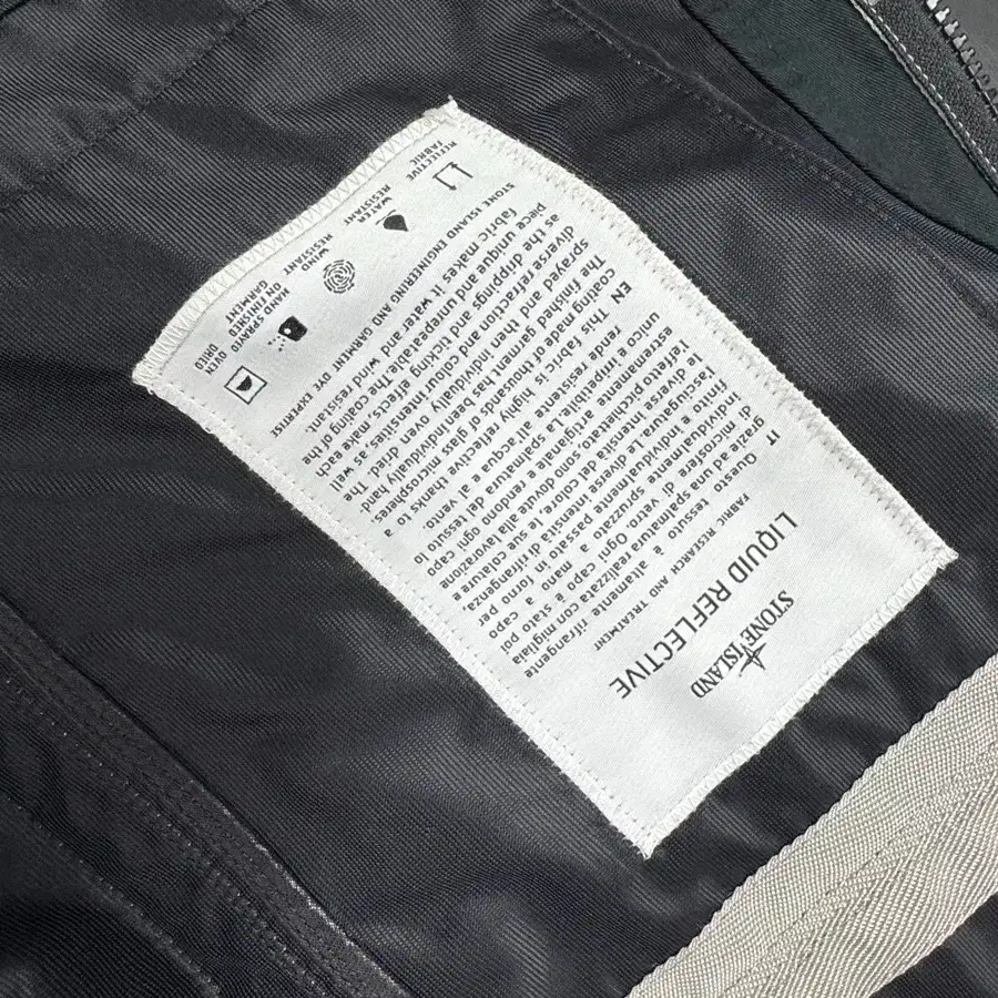 스톤아일랜드 리퀴드 리플렉티브 야상 (M)