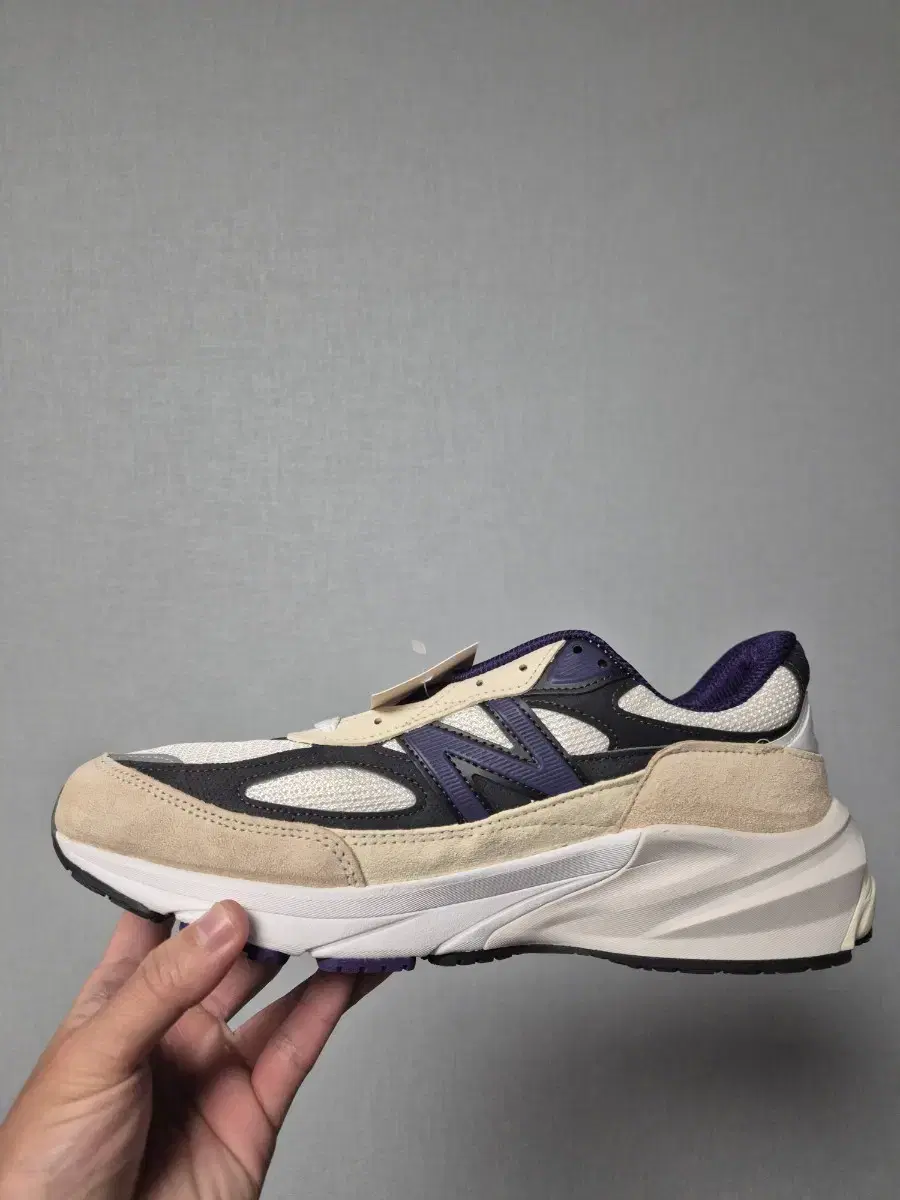[새상품/285] 뉴발란스 990v6 메이드 인 USA 화이트 블랙 플럼