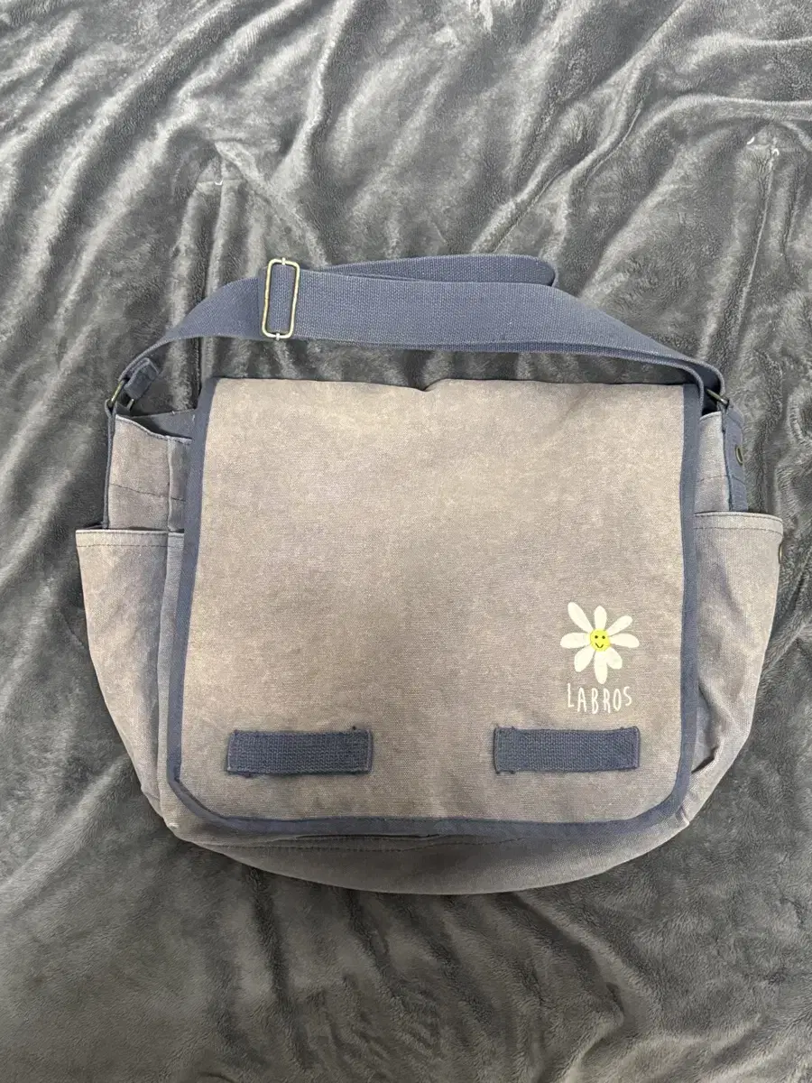 Lavros Daisy Messenger Bag Blue