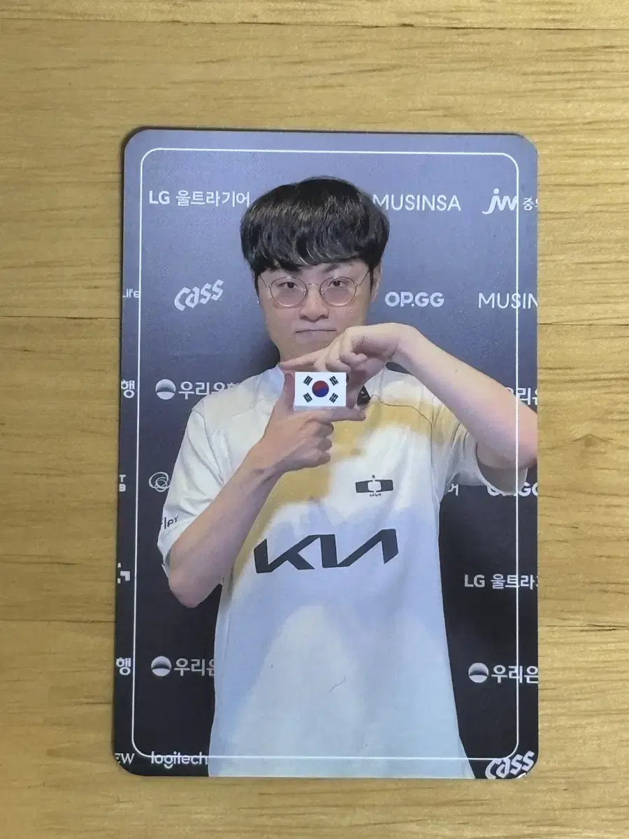 DK Showmaker Ministry of Patriots and Veterans Affairs photocard Sell!