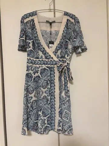 BCBGMAXAZRIA 페이즐리 무늬 랩 원피스 반팔