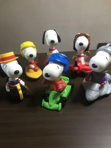 새상품 스누피 피규어 6개 세트