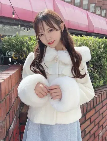 화이트 퍼 자켓 2022 숏 코트