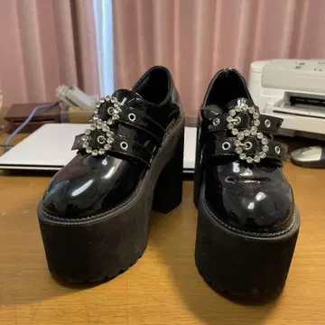 버블스 지뢰계 통굽 신발 사이즈 23.5cm 전후(사이즈 표기 37)