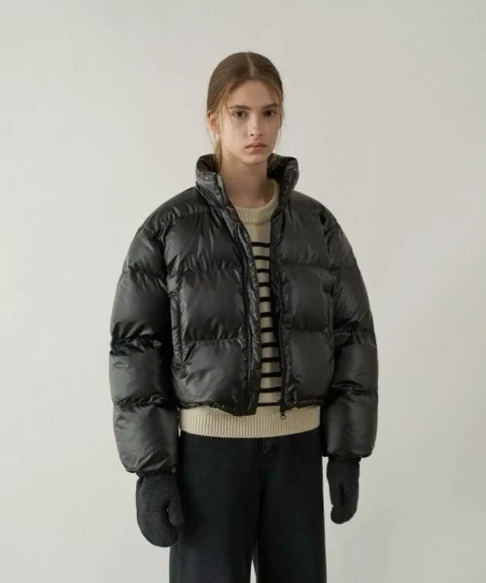 [Oro (Ruffage Woman)] Glossy Cropped Puffer Padding_Black