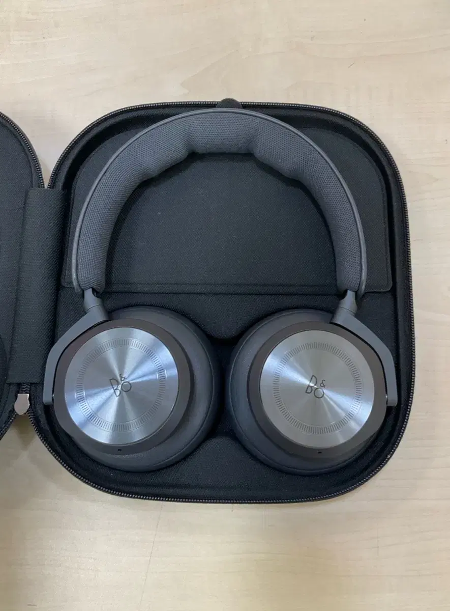 Bang & Olufsen Beoplay HX