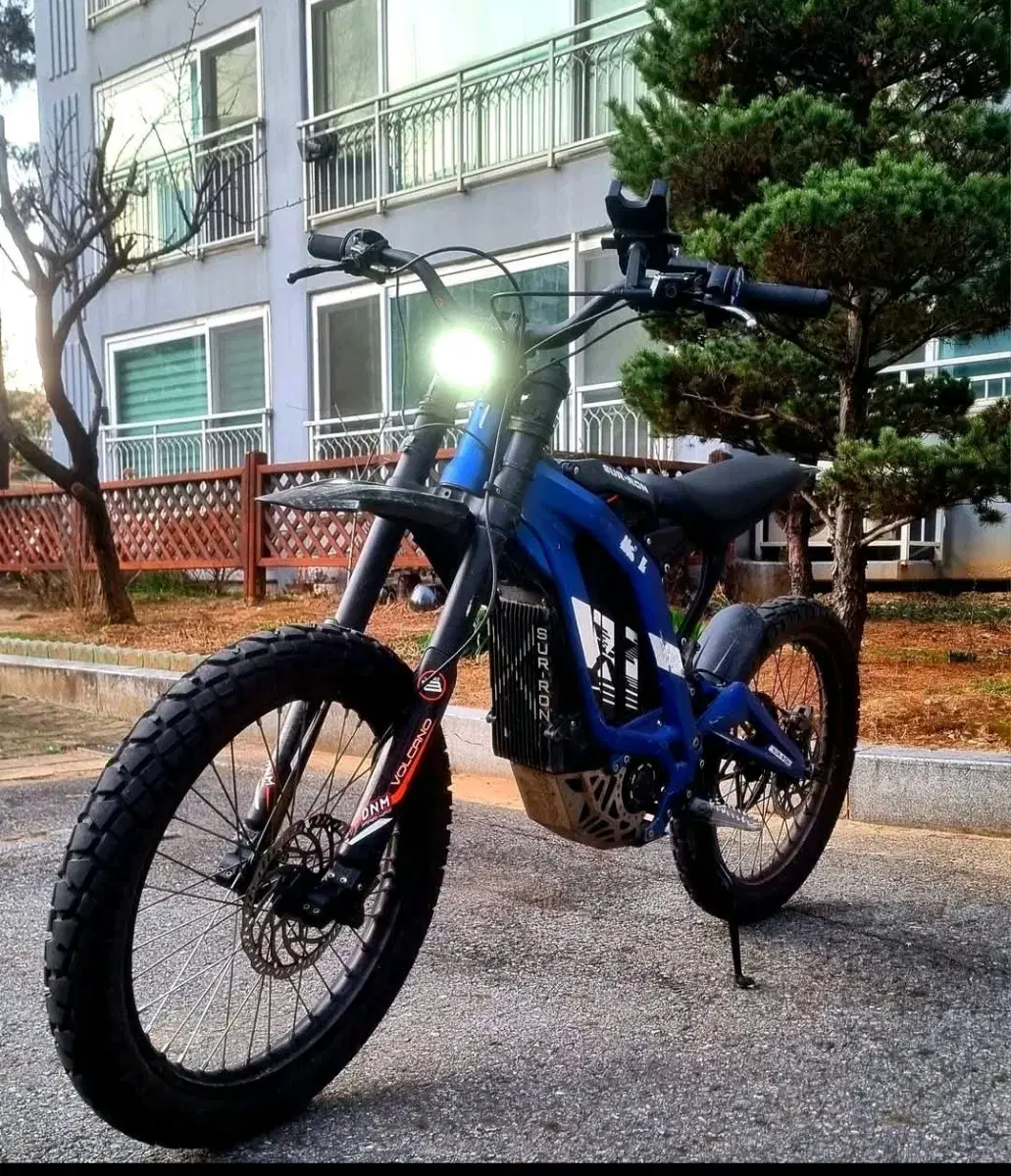 Surron Light Bee X [Auxiliary Battery Tuning]