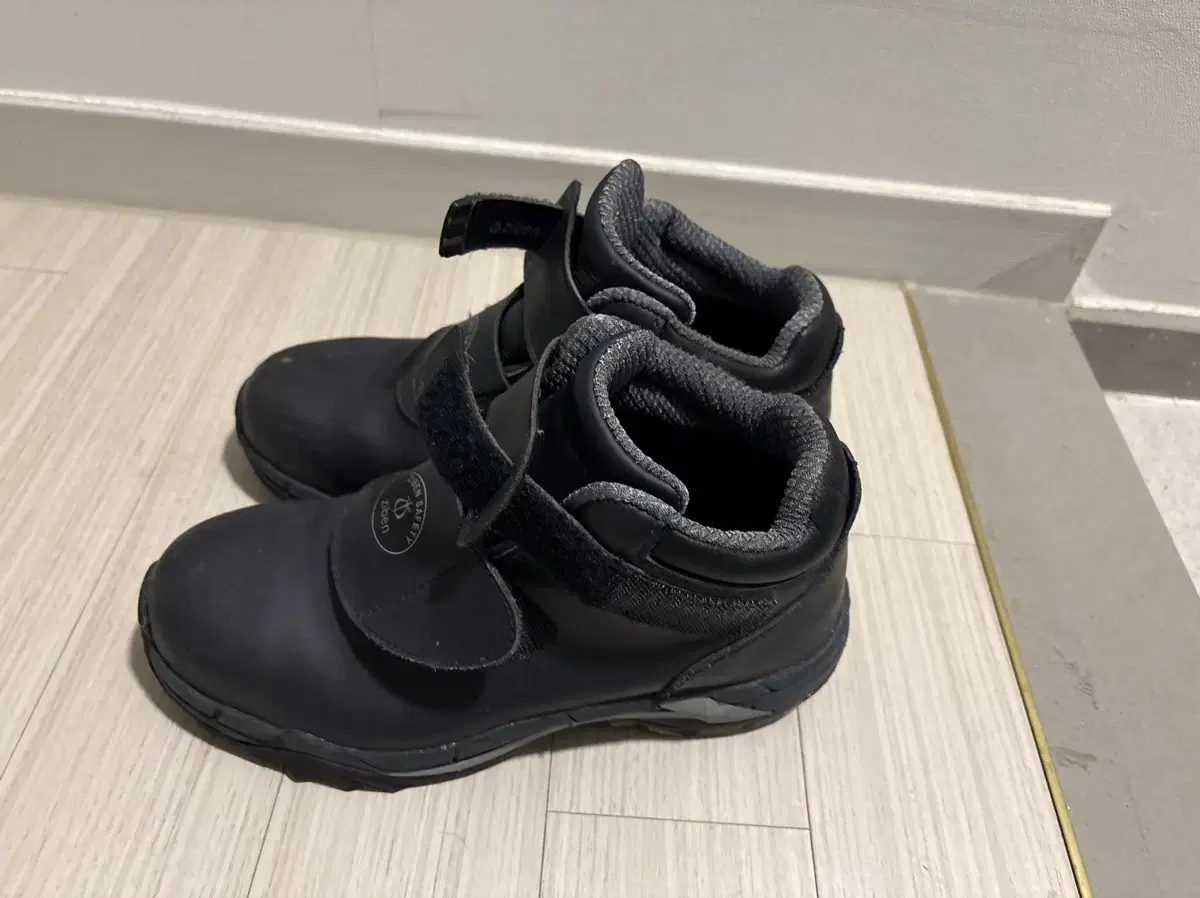 Zibben Safety Shoes ZB-176 Velcro Construction Shoes