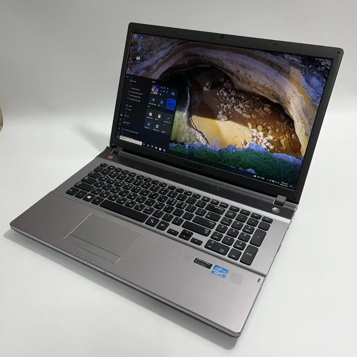 17인치 삼성 게이밍 i5 램12gb SSD256gb 지포스그래픽 노트북