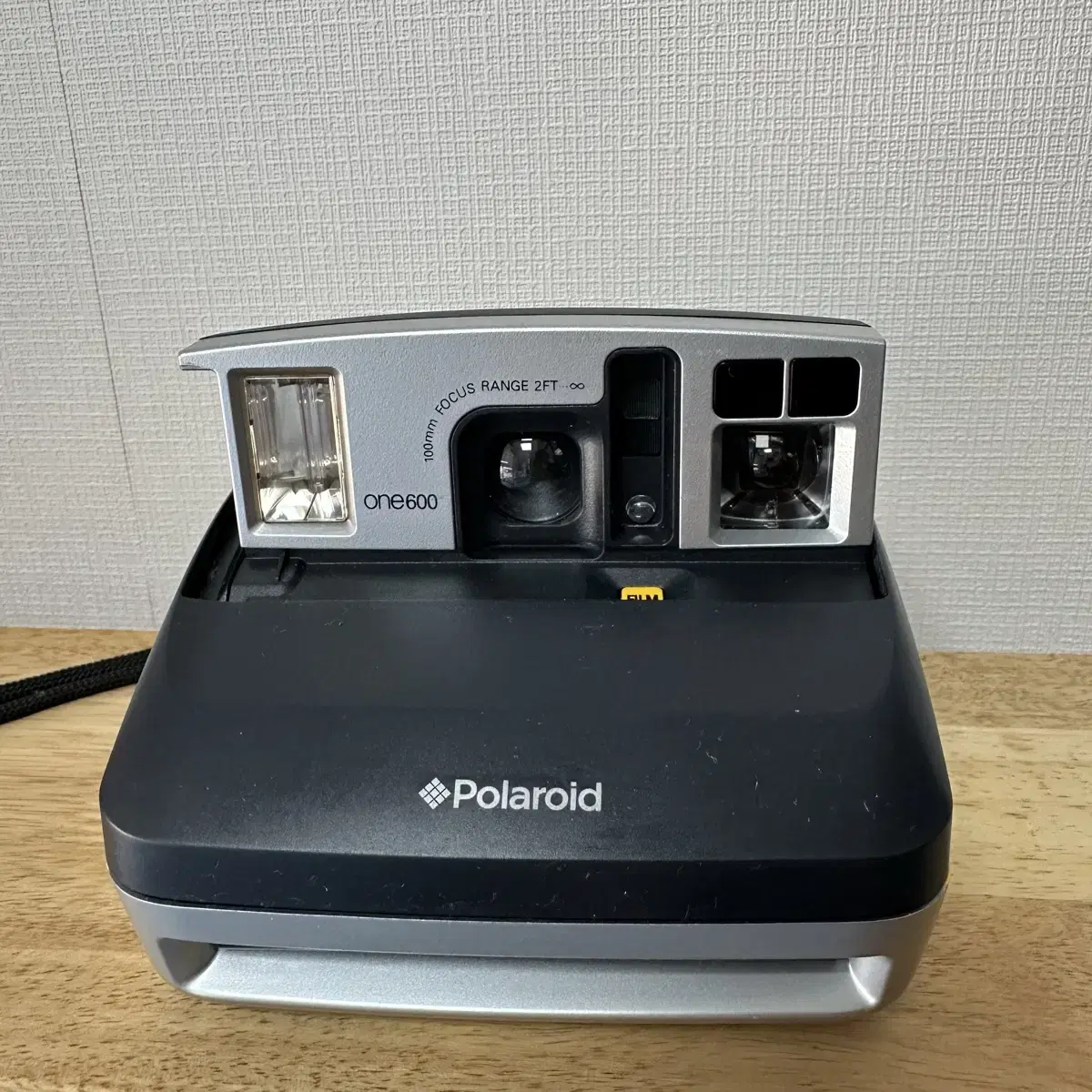 Polaroid One 600 Pro (self-timer available, tripod available)