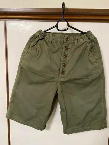하베스티 올리브 그린 숏팬츠 버튼 플라이