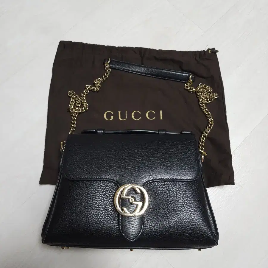 Illigo Essential Pocket Bag Black on Bunjang Global Site.