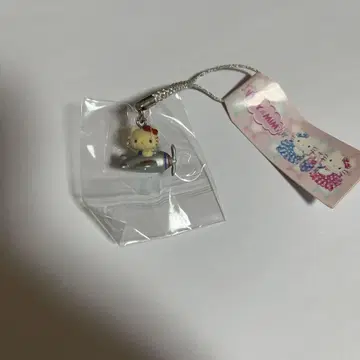 41 초레어 Kitty mimmy 비행기 뱃지 2002
