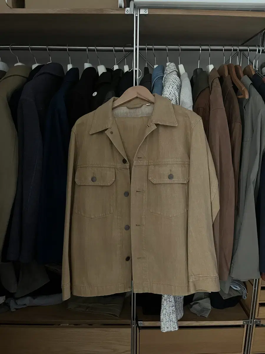 유니클로u 트러커 자켓&바지 셋업 m 76 팝니다.