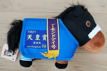 아몬드 아이 봉제 인형