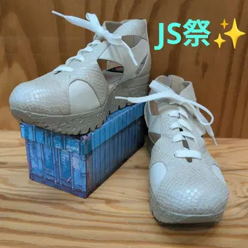 JS 하트 라벨 화이트 스네이크 통굽 스니커즈 23cm