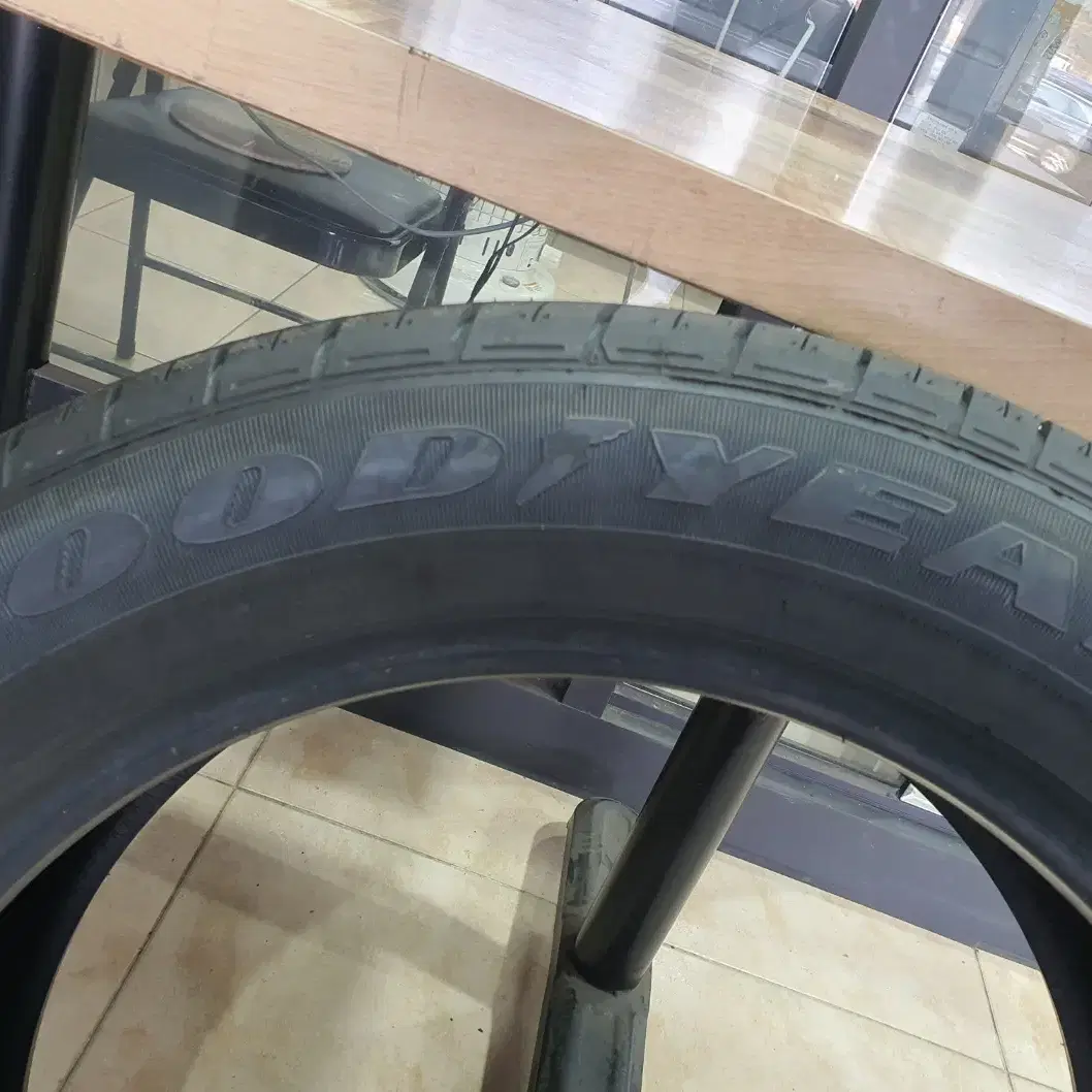 235/55/R19 굿이어 타이어