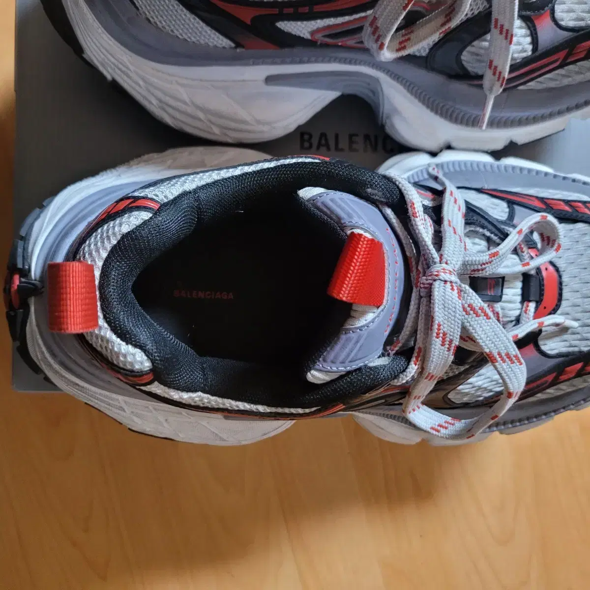BALENCIAGA 10XL グレー ホワイト レッド 44 org.jpg