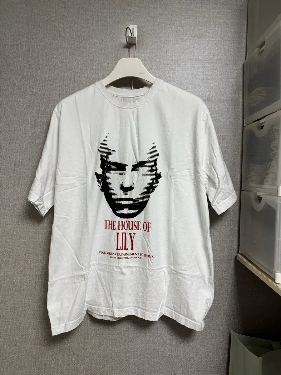 Under My Car 23SS House of lily Graphic T-Shirt White 1