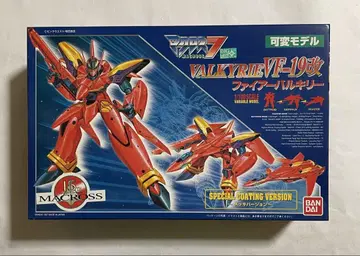 마크로스 7 1/100 VF-19 개조형 파이어 발키리 도금 버전