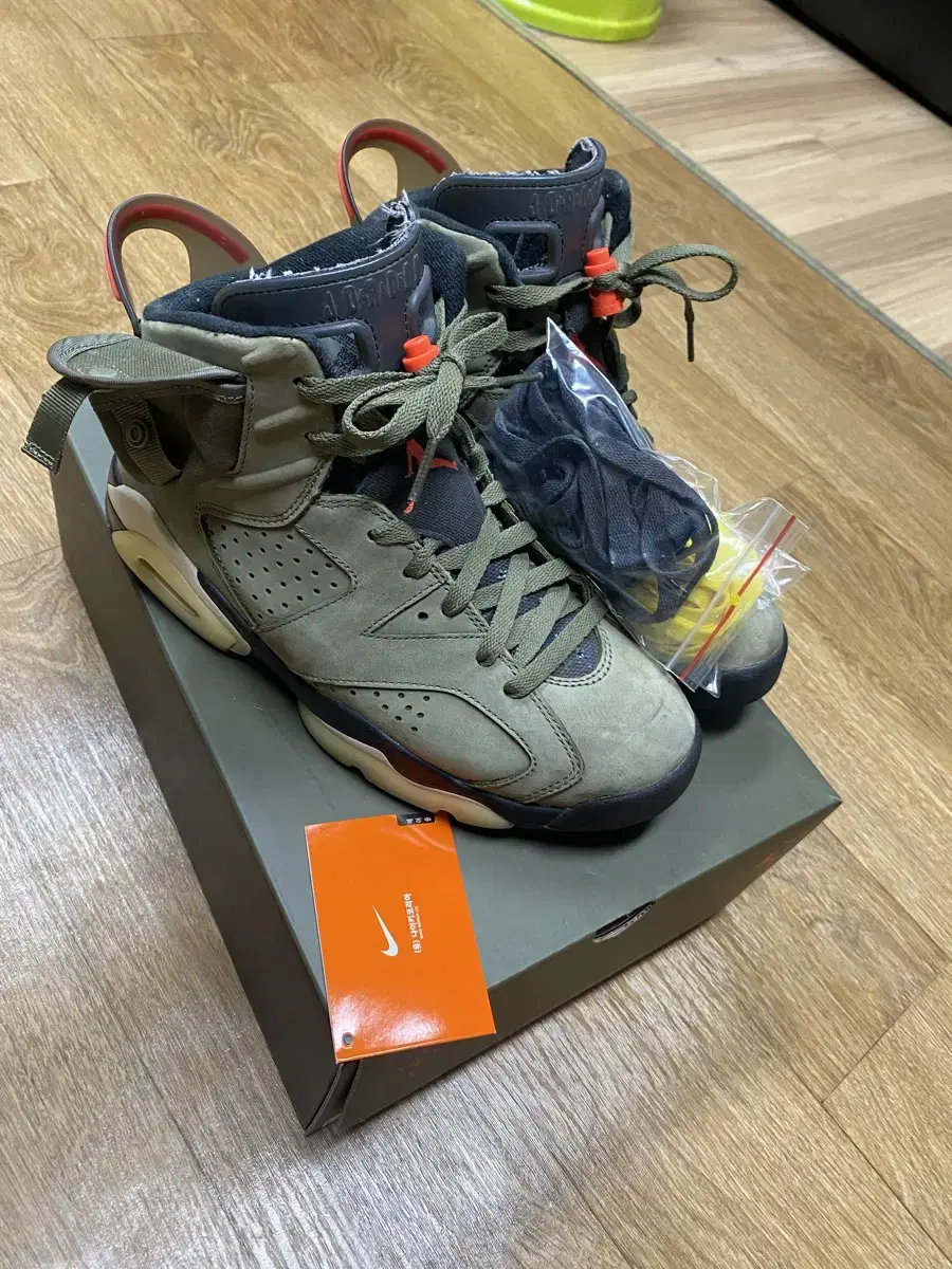 트래비스스캇 조던6 올리브 250
