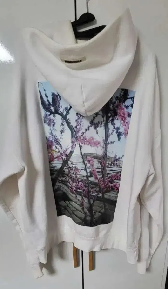P.O.GOT ESSENTIAL PHOTOHOOD WHITE L SIZE (No defect)