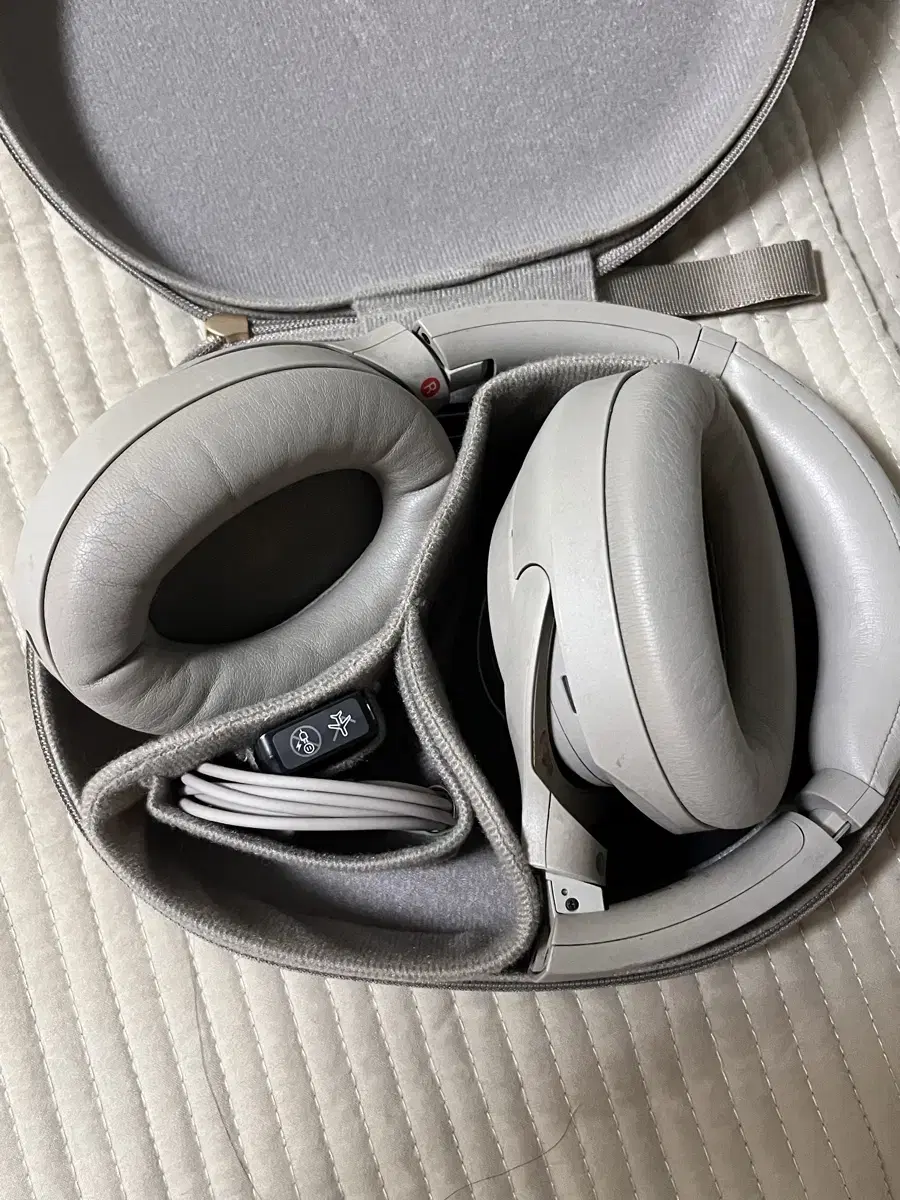 소니 WH-1000XM4 헤드폰