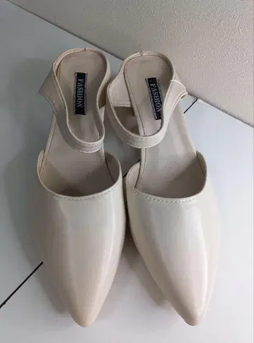 새상품 26cm 아이보리 스틸레토 슬링백 펌프스