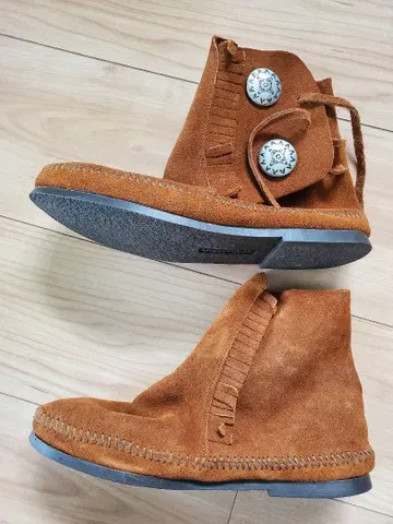 미사용 새상품 미네통카 MINNETONKA 숏부츠 24.5cm