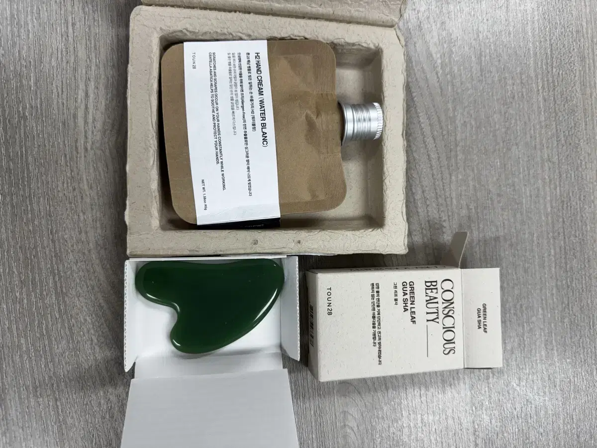 Tone 28 Toun28 Eyelash serum & hand lotion