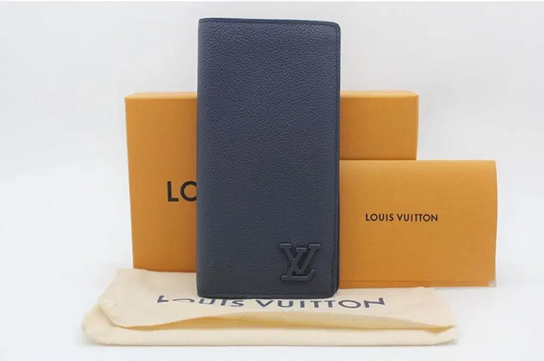 Louis Vuitton Aerogram Brazza Wallet M81810 - Like New