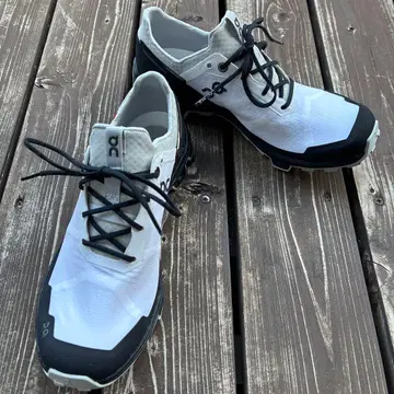 온 트레일 러닝화 클라우드 벤처 피크