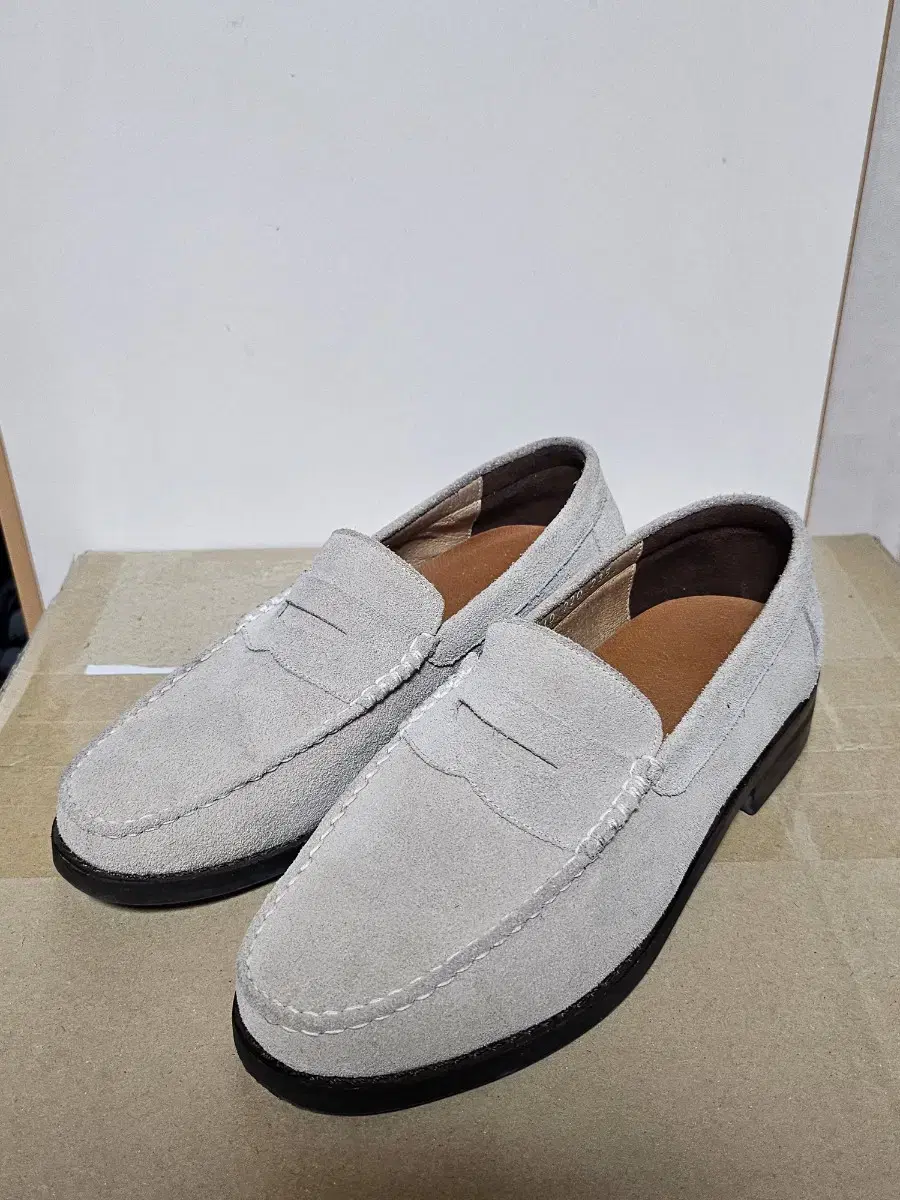 Romantic Move Suede Loafers 235