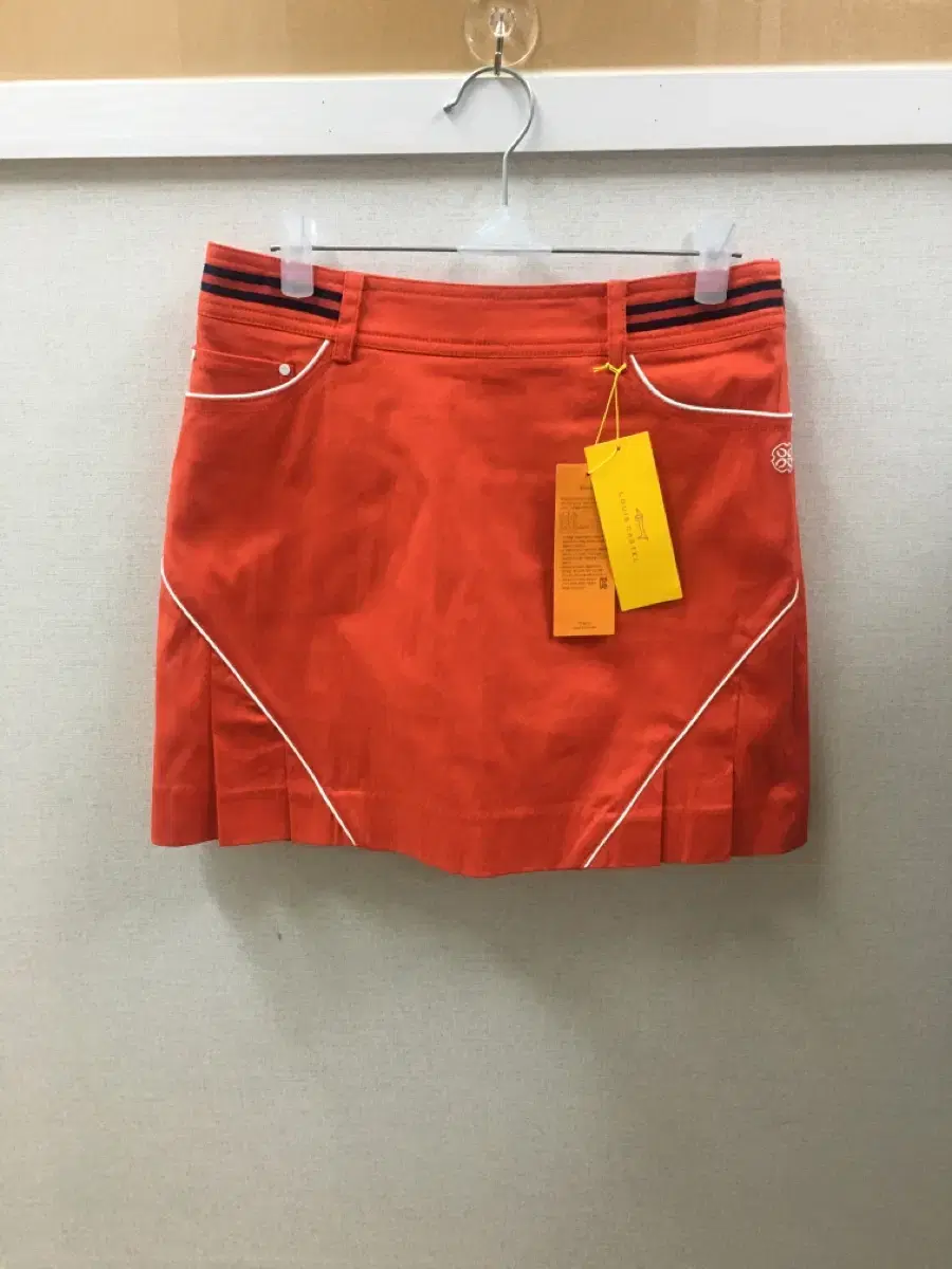(새상품)루이까스텔 정품 레드 골프 큐롯치마 골프스커트 (64호)