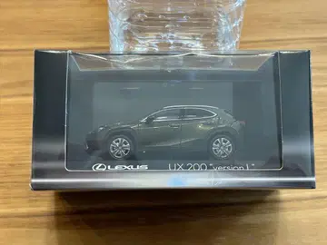교쇼 1/43 렉서스 UX 200 "버전 L" 테레인 카키