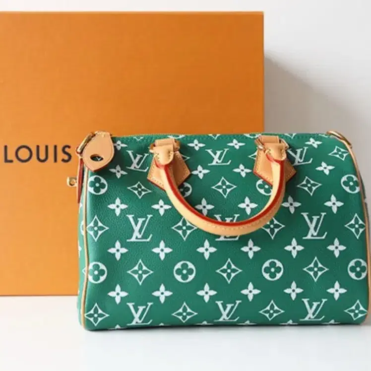 루이비통 Louis Vuitton Speedy P9 스피디 반둘리에 그린 사진 4