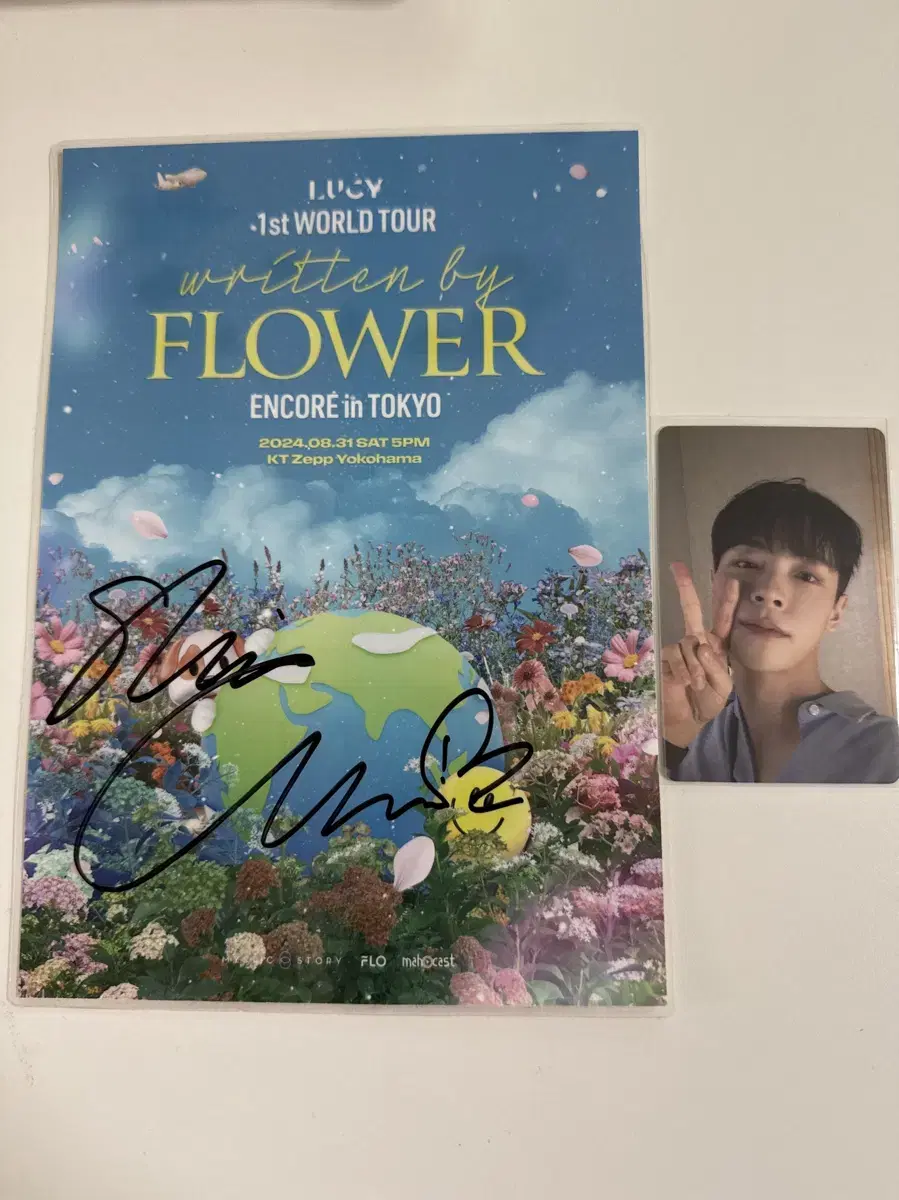 Lucy shin yechan Tokyo Con admission Poca + Sign Poster WTS