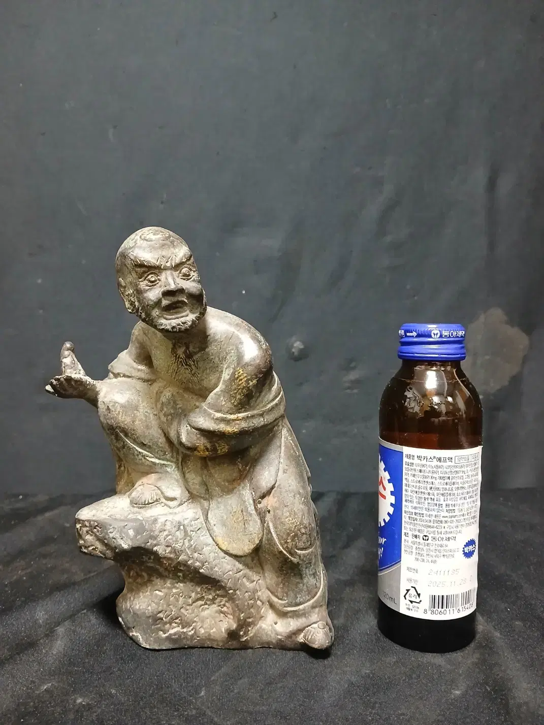 청동 역동적 나한상 가로12cm, 세로18cm