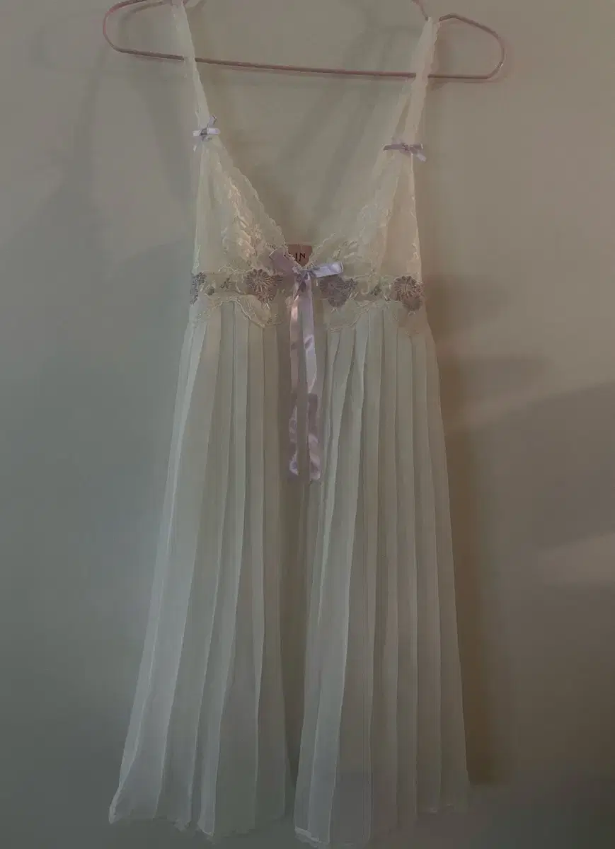 Evelyn White Bora Slip (Chok-ssot-o)