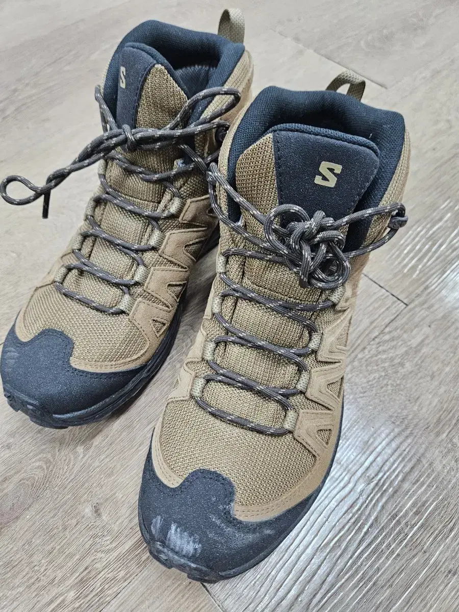 살로몬 등산화 x ward 260