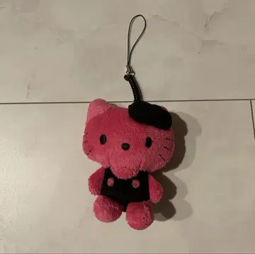 헬로키티 핑크와 블랙 봉제 인형 키링